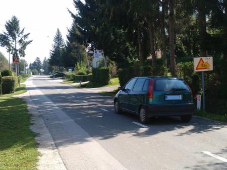 V bližini šole in vrtca nameščen prikazovalnik hitrosti 1